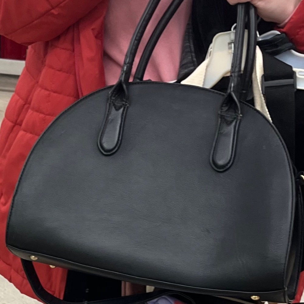 ISO👀 crescent bag!